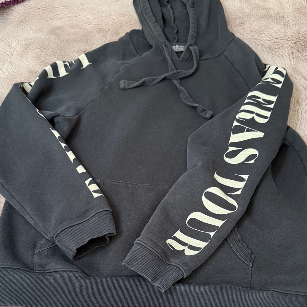 Black Taylor swift  GUC size medium hoodie